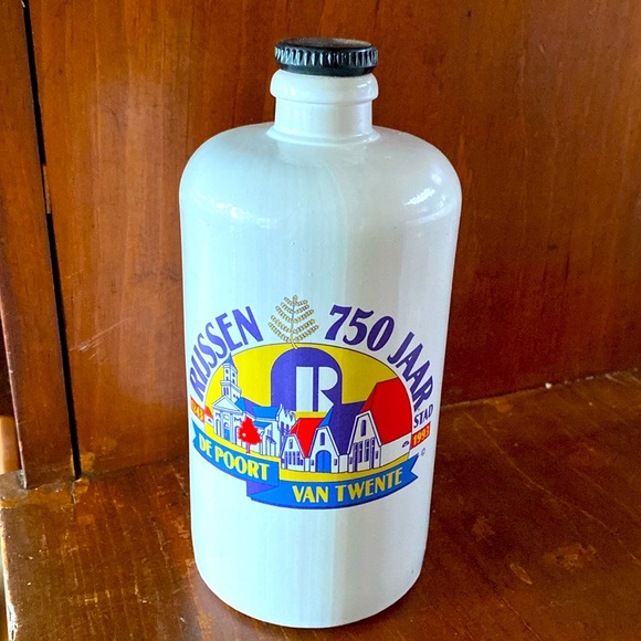 Vintage empty stoneware bottle with lid 7 1/4 inches tall approximately - Picture 1 of 4